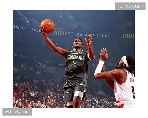 爱德华兹后撤步三分锁定胜局 森林狼送快船三连败